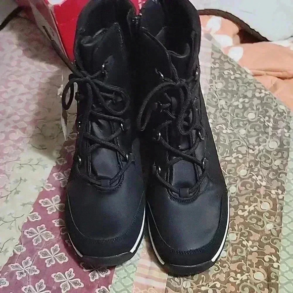 Womens Boots  - Picture 1 of 5